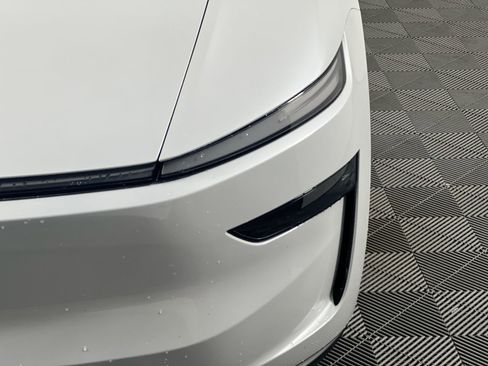 Used 2026 Tesla Model Y 2WD image 9