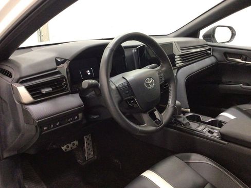 Used 2025 Toyota Camry SE image 10
