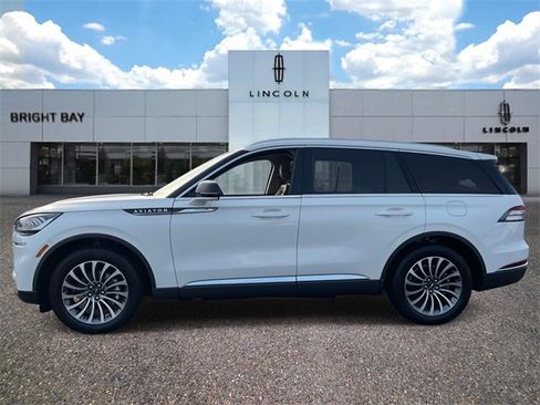 Used 2022 Lincoln Aviator Reserve w/ Elements Package Plus image 3