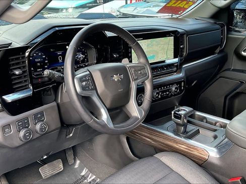 Used 2023 Chevrolet Silverado 1500 LT Trail Boss image 13