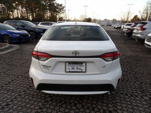 Used 2020 Toyota Corolla LE image 6