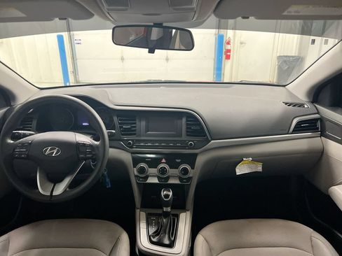 Used 2019 Hyundai Elantra SE FWD image 10