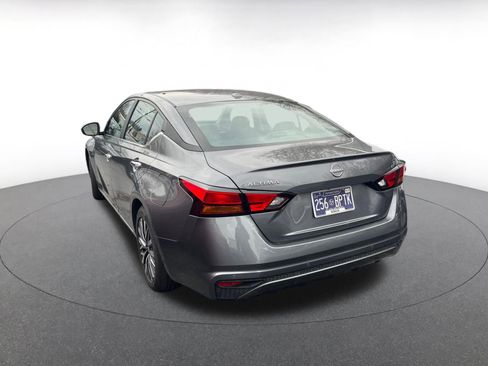 Used 2025 Nissan Altima 2.5 SV image 9