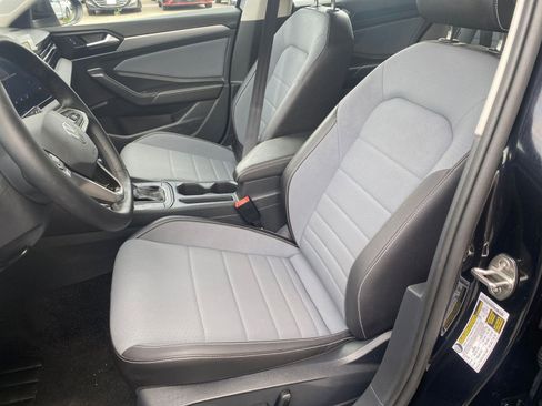 Used 2025 Volkswagen Jetta SE image 27