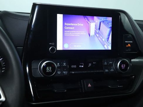 Used 2023 Toyota Highlander L FWD image 25