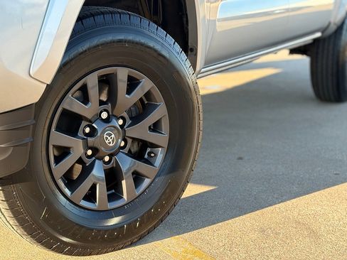 Used 2023 Toyota Tacoma SR5 w/ SR5 Appearance Package image 10