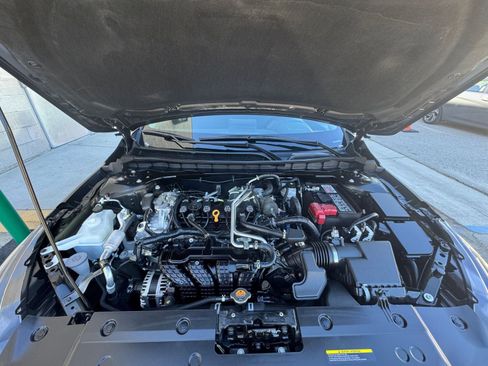 Used 2025 Nissan Altima 2.5 SV image 32