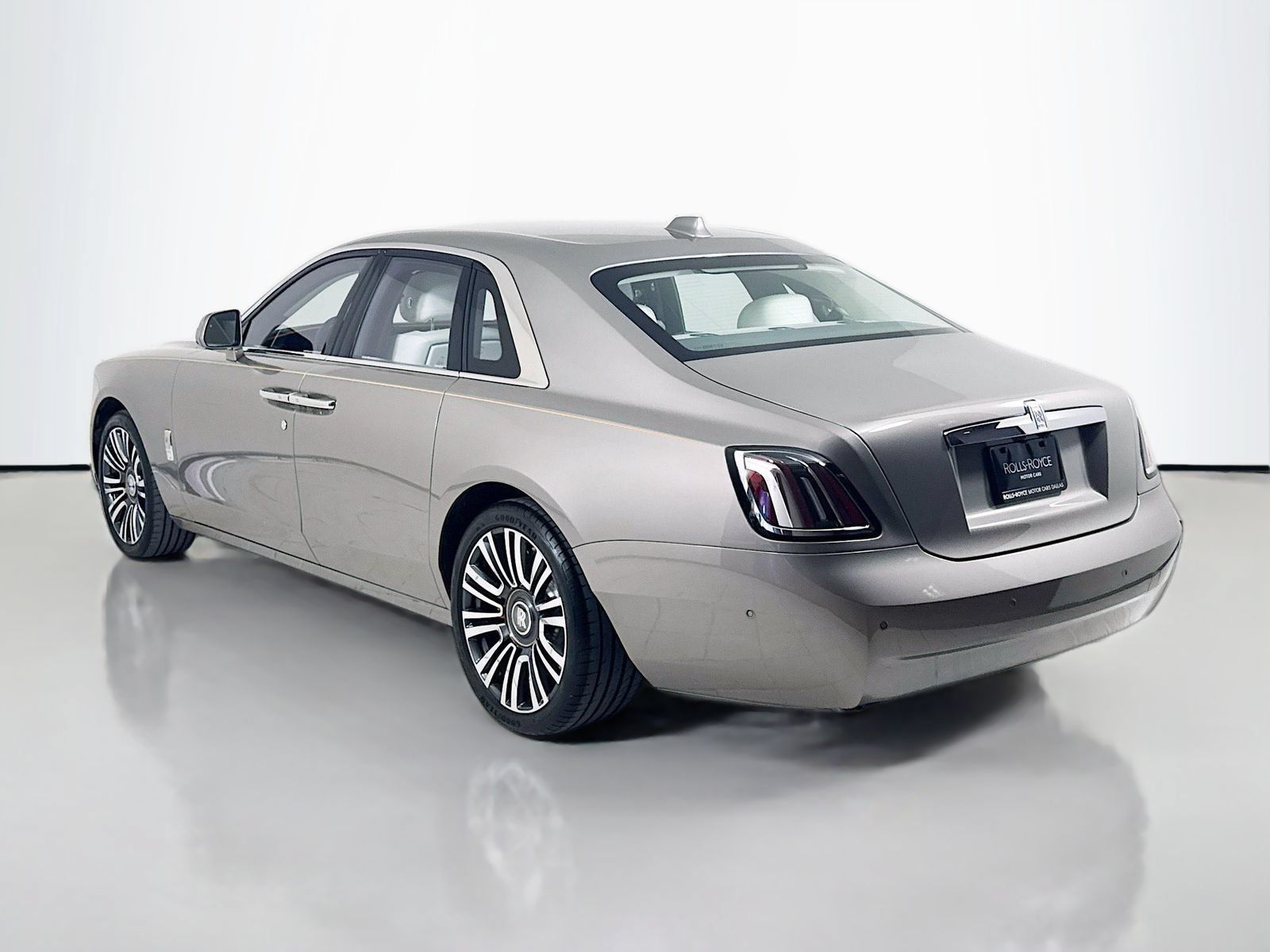 Certified 2025 Rolls-Royce Ghost AWD/4WD image 5