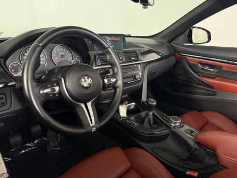 Used 2015 BMW M4 Convertible image 16