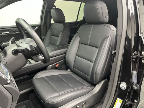 Used 2025 GMC Acadia Elevation w/ Elevation Premium Package AWD/4WD image 11