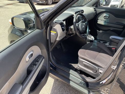Used 2016 Kia Soul FWD image 32