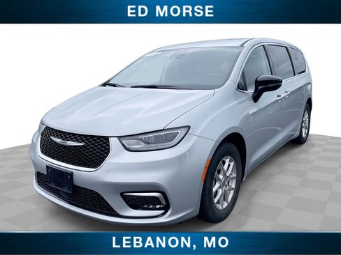 Used 2024 Chrysler Pacifica Touring-L FWD image 1