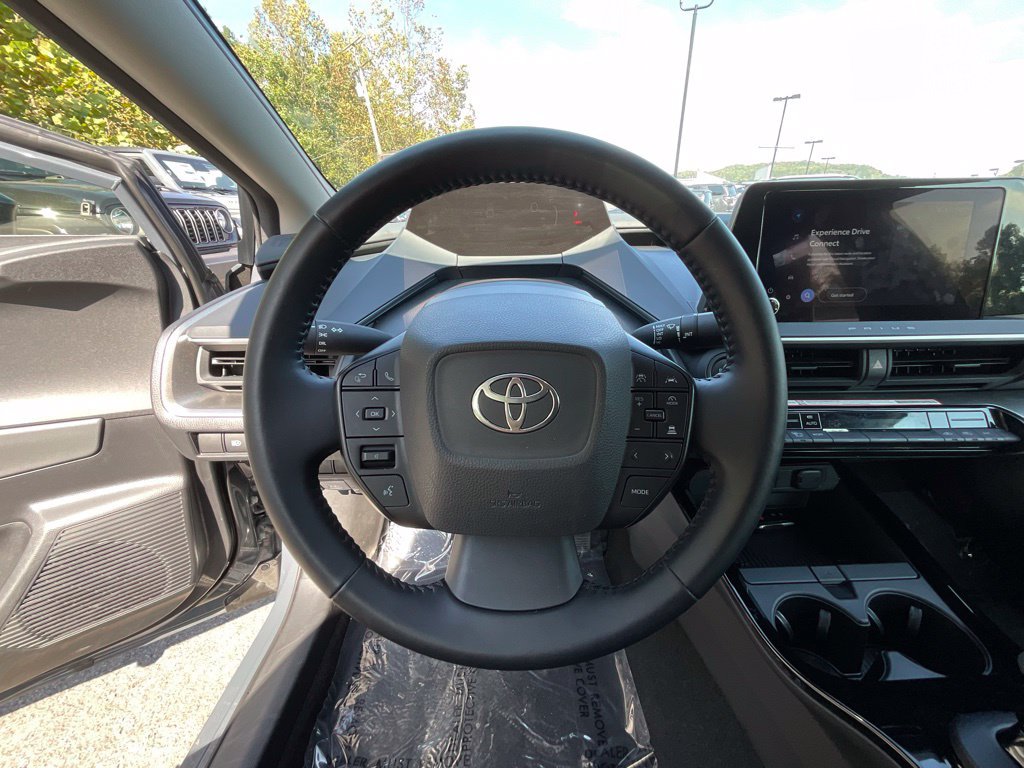 Used 2025 Toyota Prius LE FWD image 10