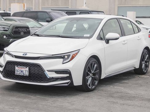 Certified 2023 Toyota Corolla SE FWD image 3