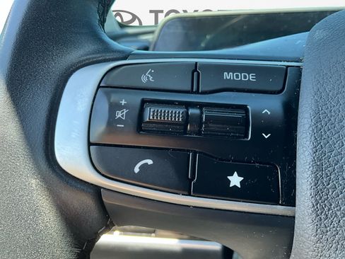 Used 2025 Kia Sportage EX FWD image 14