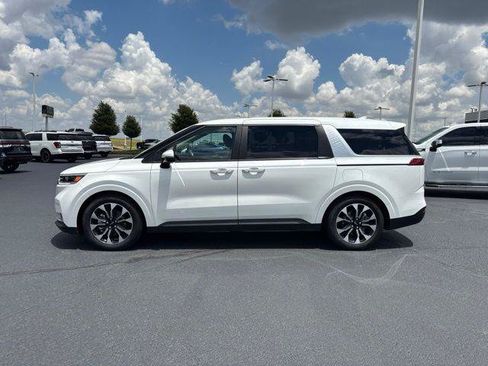 Used 2023 Kia Carnival EX FWD image 8