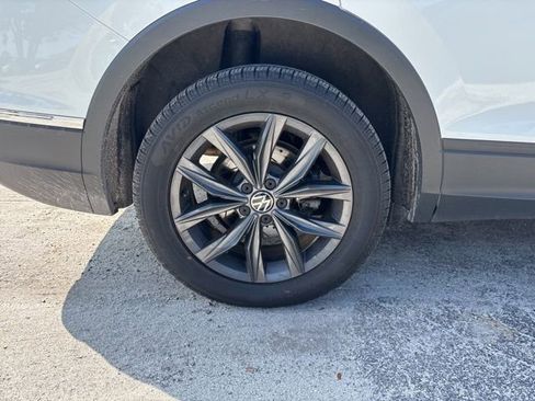 Used 2022 Volkswagen Tiguan SE image 19