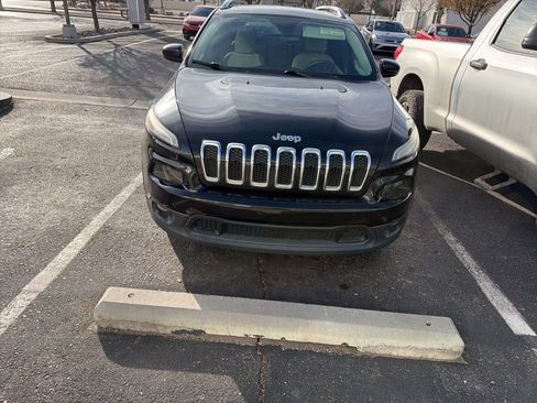 Used 2016 Jeep Cherokee Latitude w/ Comfort & Sound Group image 2