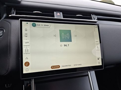 New 2026 Land Rover Range Rover Velar Dynamic SE image 9