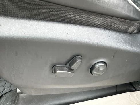 Used 2022 Chrysler Pacifica Limited FWD image 8