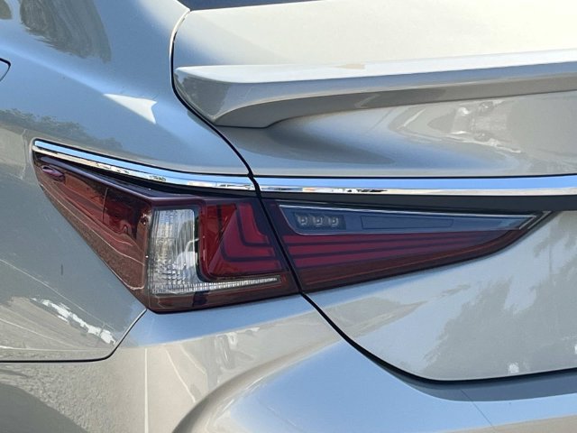 Certified 2024 Lexus ES 350 Ultra Luxury w/ Accessory Package (Z2) FWD image 10