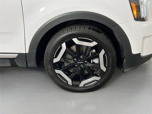 Used 2023 Kia Telluride EX w/ EX Captain's Chair Package image 41