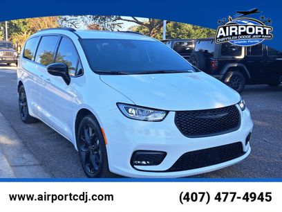 New 2026 Chrysler Pacifica Select