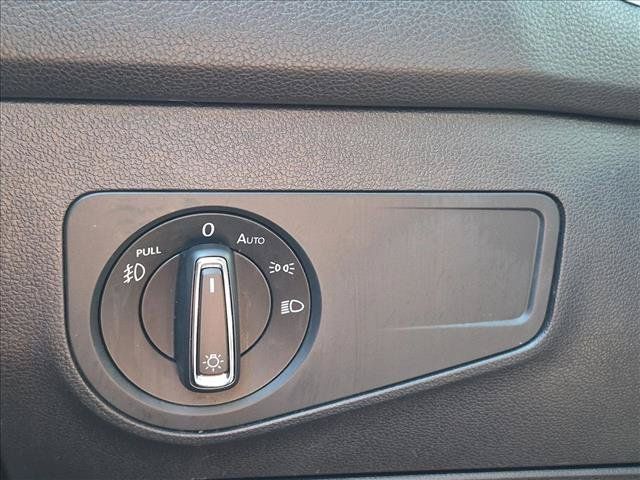 Used 2018 Volkswagen Tiguan SEL FWD image 12