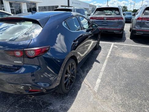 Used 2019 MAZDA MAZDA3 Hatchback w/ Premium Package FWD image 7
