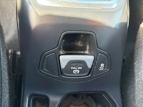 Used 2020 Jeep Renegade Latitude w/ Cold Weather Group image 18