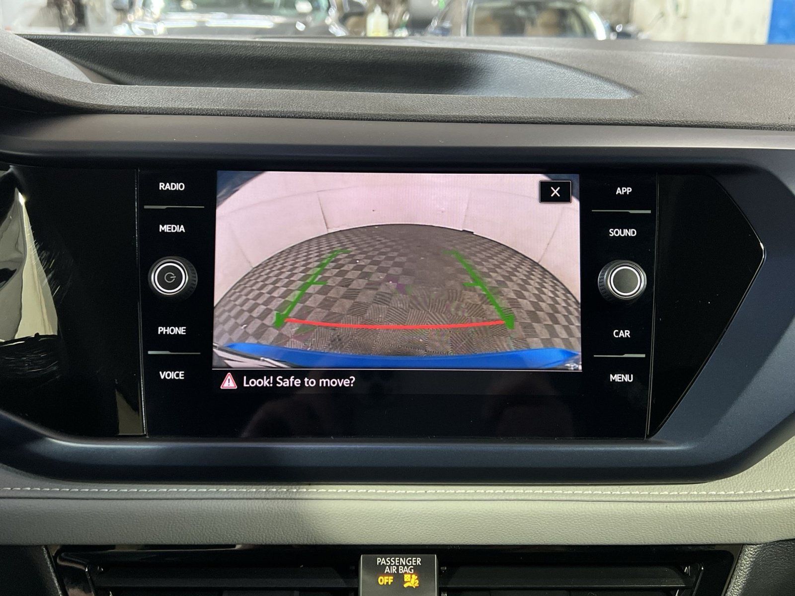 Used 2024 Volkswagen Taos SE w/ Panoramic Sunroof Package FWD image 19