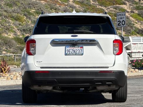 Certified 2022 Ford Explorer XLT image 4