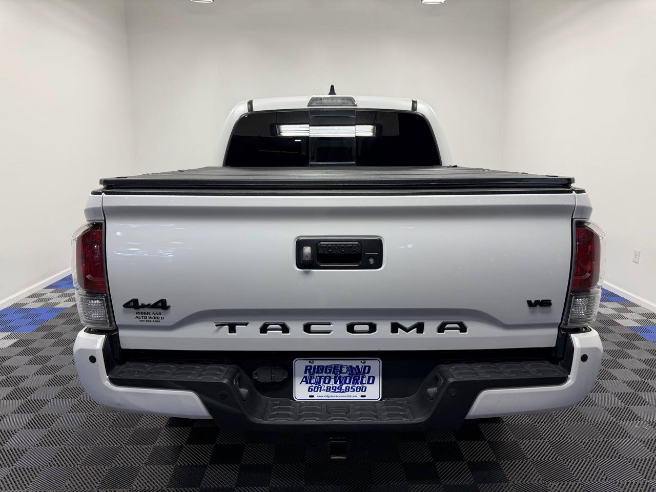 Used 2021 Toyota Tacoma Limited w/ Nightshade Package AWD/4WD image 11