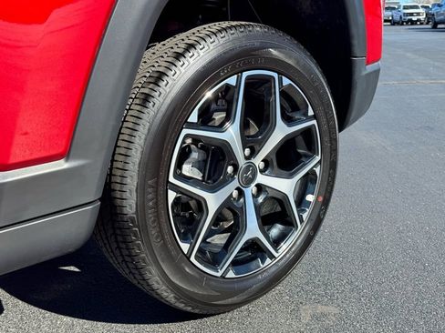 Used 2025 Jeep Compass Limited image 29