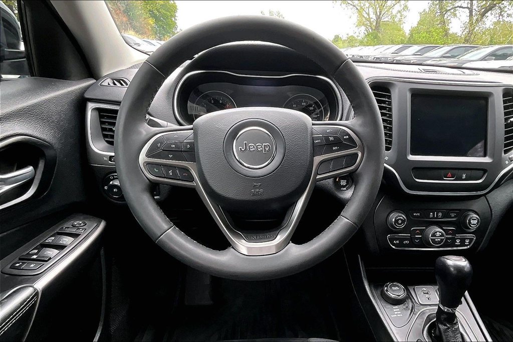 Used 2022 Jeep Cherokee Latitude Lux w/ Mopar Interior Package AWD/4WD image 7