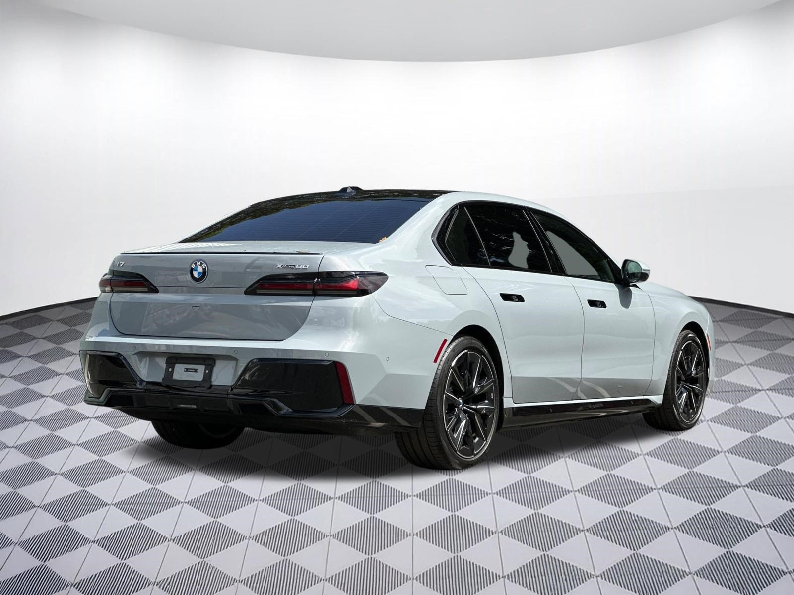 Used 2025 BMW i7 xDrive60 w/ Executive Package AWD/4WD image 9