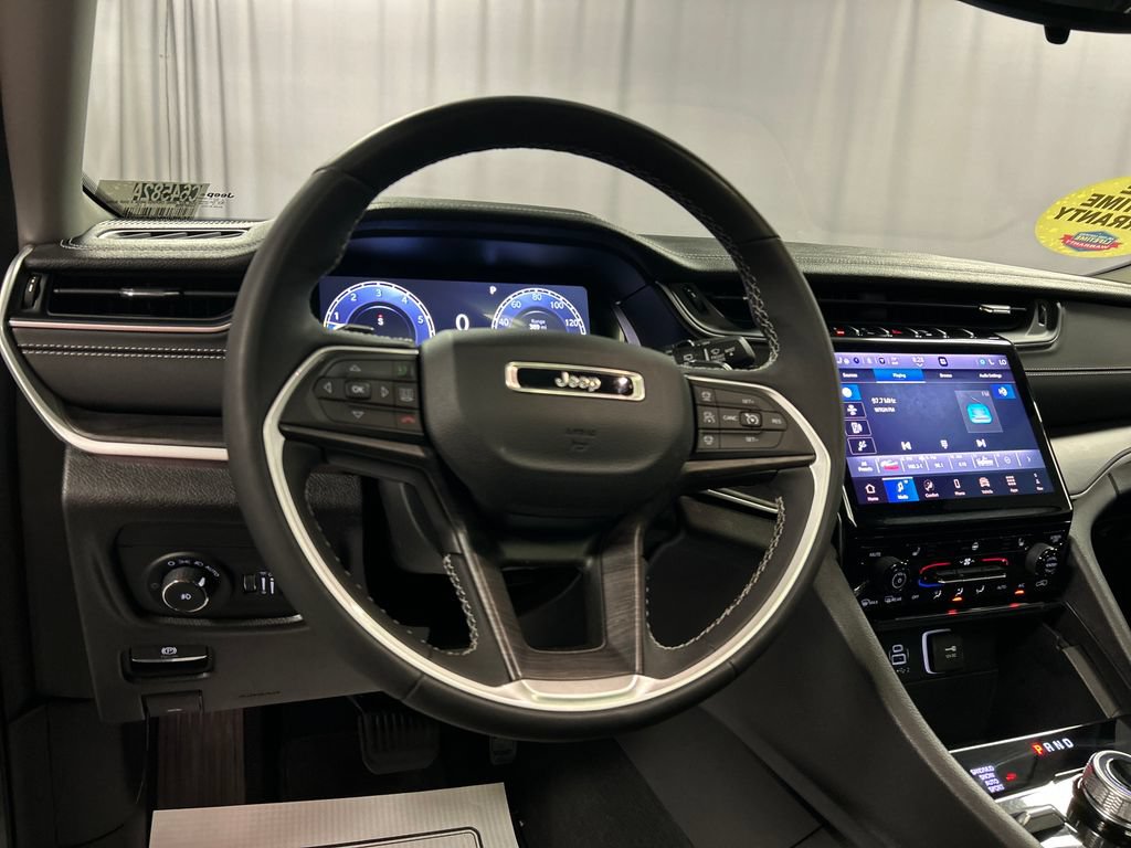 Used 2024 Jeep Grand Cherokee Limited AWD/4WD image 15