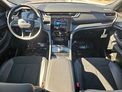 New 2025 Jeep Grand Cherokee L Altitude image 10