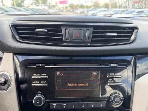 Certified 2018 Nissan Rogue Sport SV image 24