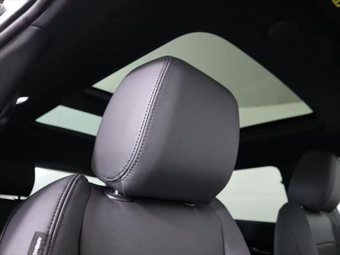 New 2026 Land Rover Range Rover Evoque S image 18