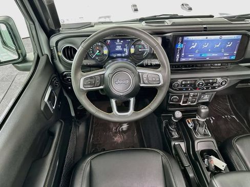 Used 2024 Jeep Wrangler Unlimited Sahara w/ Technology Group AWD/4WD image 11