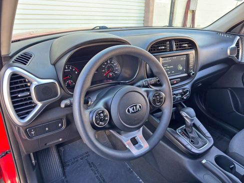 Used 2021 Kia Soul LX FWD image 12