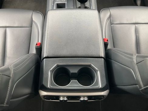 Used 2024 Ford Expedition XLT RWD image 32