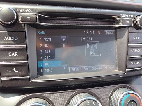 Used 2016 Toyota RAV4 LE FWD image 21