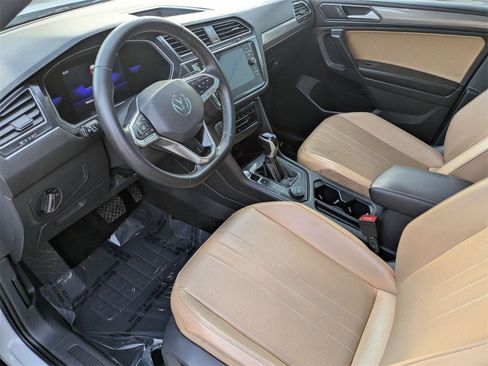 Used 2022 Volkswagen Tiguan SE image 10