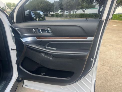Used 2017 Ford Explorer Limited w/ Equipment Group 303A AWD/4WD image 20