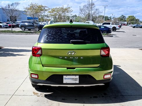 Used 2020 Hyundai Venue SEL w/ Convenience Package image 9