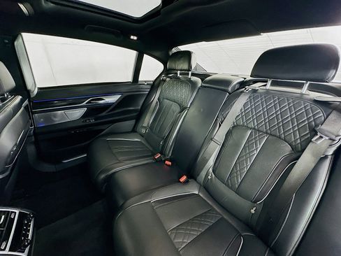 Used 2020 BMW 750i xDrive w/ Executive Package image 23
