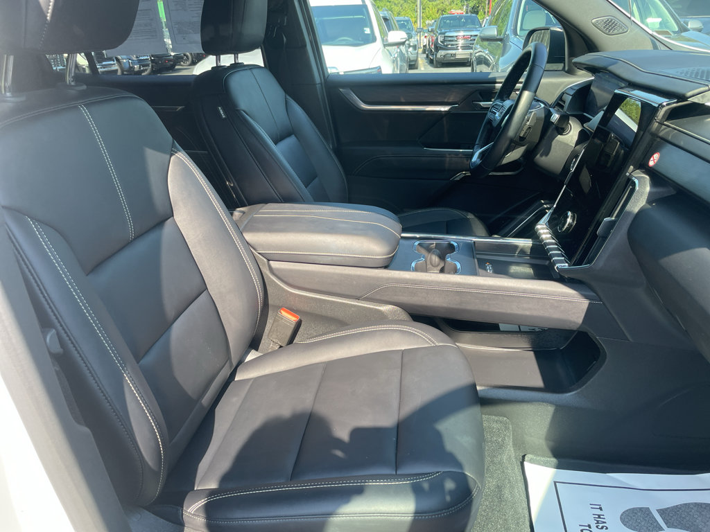 Certified 2026 GMC Acadia Elevation w/ Elevation Premium Package FWD image 14