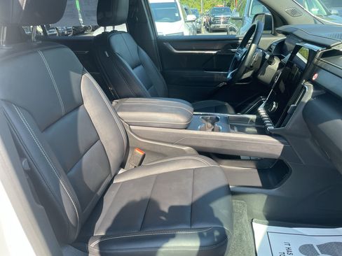 Certified 2026 GMC Acadia Elevation w/ Elevation Premium Package FWD image 14